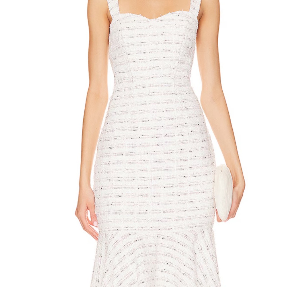 Elegant White Sleeveless Dress